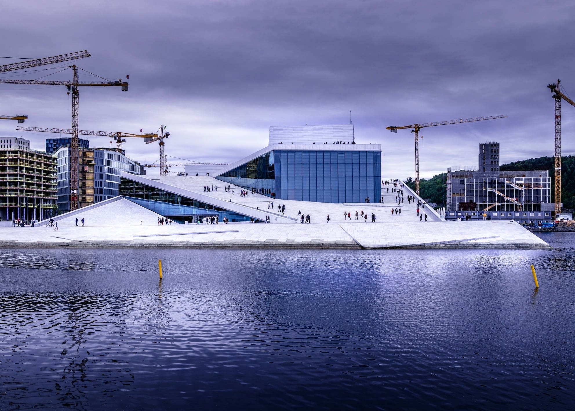 andreas-m-Ro6CB6x-VUg-unsplash